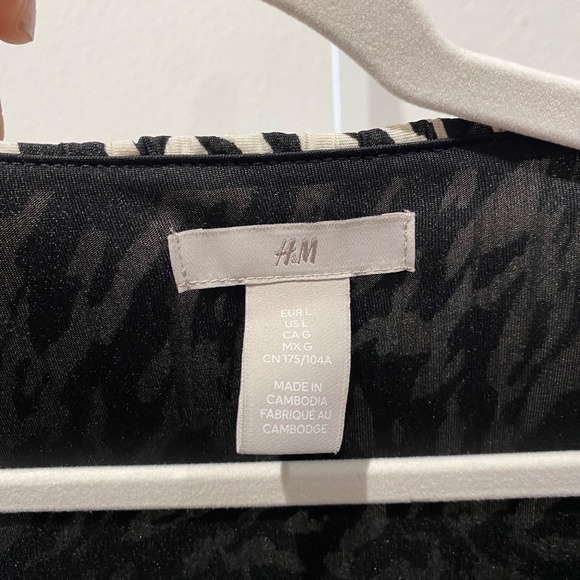 H&M Pleated Wrap-front Dress - Picture 5 of 5